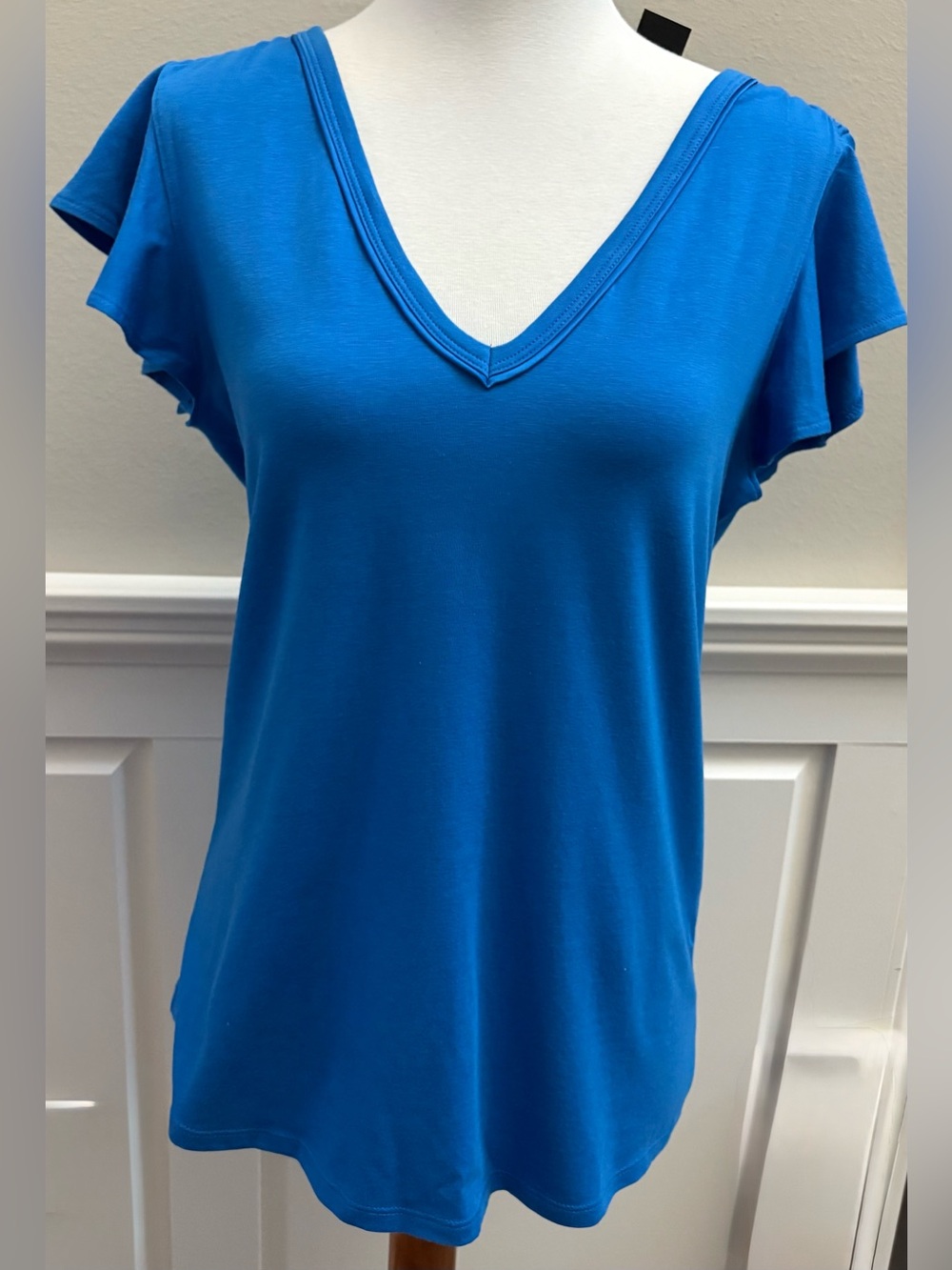 White House Black Market Glamgetter Blue V-Neck Flutter Short Sleeve Top-Small